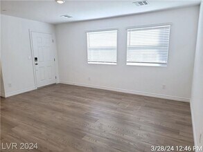 6230 Foxes Dl St in Las Vegas, NV - Building Photo - Building Photo