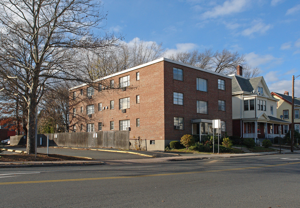 7 Sisson Ave in Hartford, CT - Building Photo