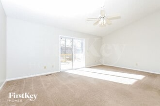 1961 Big Tree Dr in Columbus, OH - Foto de edificio - Building Photo