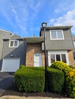 821-21 Creek Ct in Fair Lawn, NJ - Building Photo