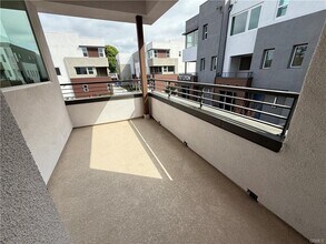 693 S Lyon St in Santa Ana, CA - Building Photo - Building Photo