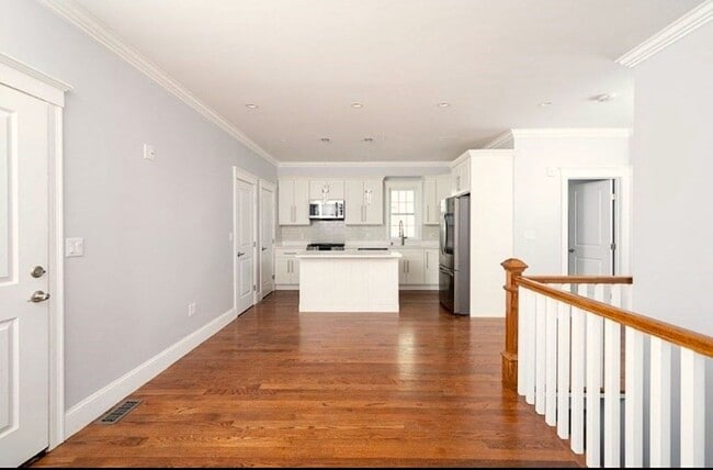 102 Neponset Ave, Unit Unit 2 in Boston, MA - Foto de edificio - Building Photo