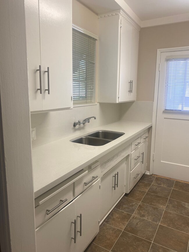 150 N Pass Ave in Burbank, CA - Building Photo - Building Photo