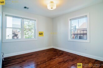 230 Maverick St, Unit 108-3 in Boston, MA - Foto de edificio - Building Photo