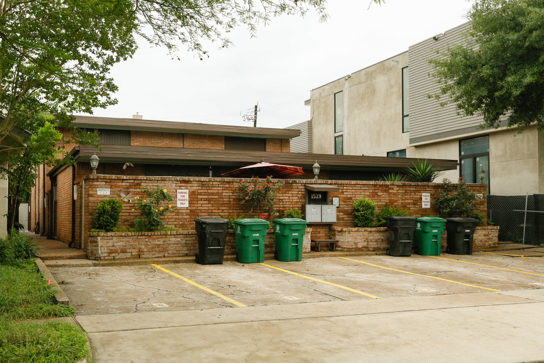 Bonnie Brae Apartments in Houston, TX - Building Photo