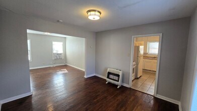 323 Claremont Ave in San Antonio, TX - Building Photo - Building Photo