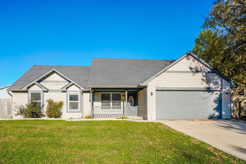 6726 Oak Lake Dr in Indianapolis, IN - Foto de edificio