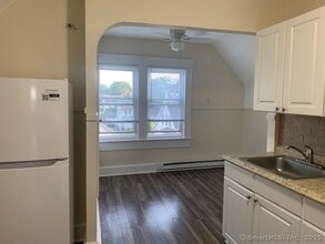 1521 W Broad St in Stratford, CT - Building Photo - Building Photo