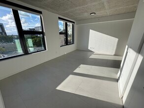 264 NW 31st St, Unit S in Miami, FL - Building Photo - Building Photo