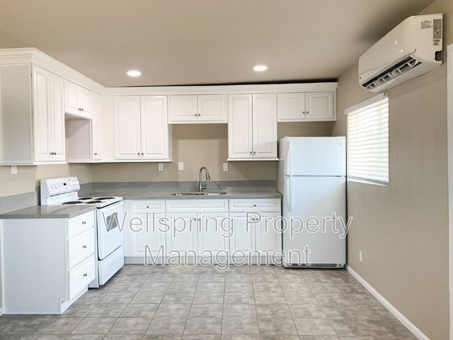 property at 419 S Sanders St