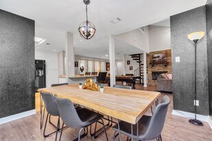 902 Golden Bear Ln in Houston, TX - Building Photo