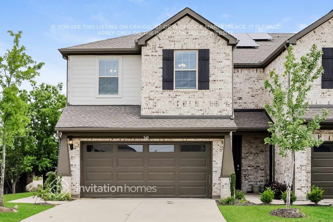 740 Bonnet Trl in Arlington, TX - Building Photo