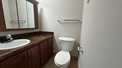 3300 W Rolling Hills Cir, Unit 708 in Davie, FL - Building Photo - Building Photo