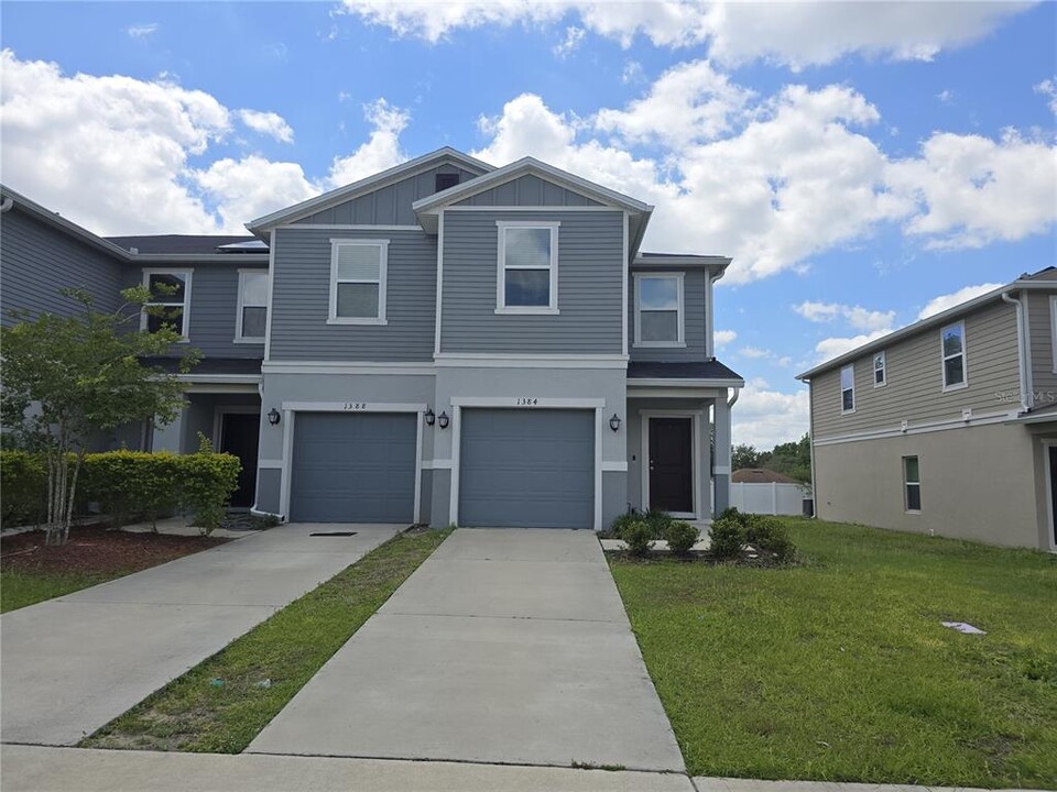 1384 Mirabella Cir in Davenport, FL - Building Photo