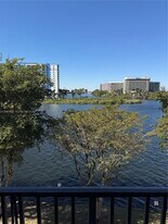 4805 NW 7th St in Miami, FL - Building Photo