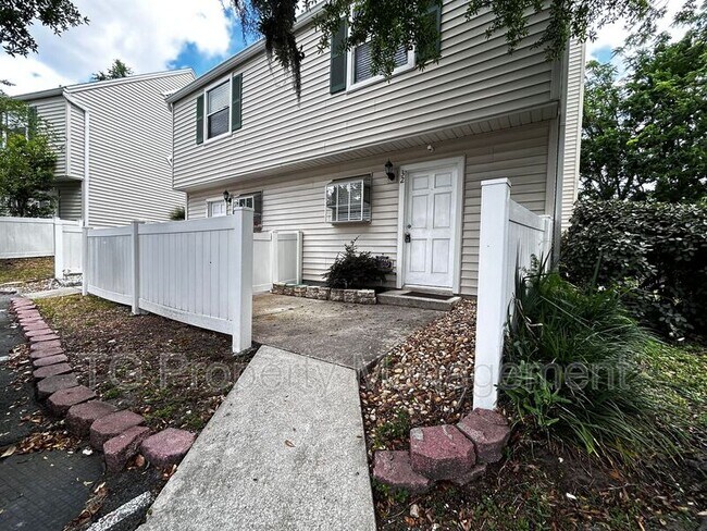 111 E 1st St in Jacksonville, FL - Building Photo - Building Photo