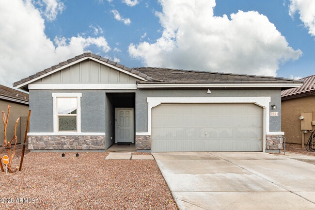 9621 W Agora Ln in Tolleson, AZ - Building Photo - Building Photo