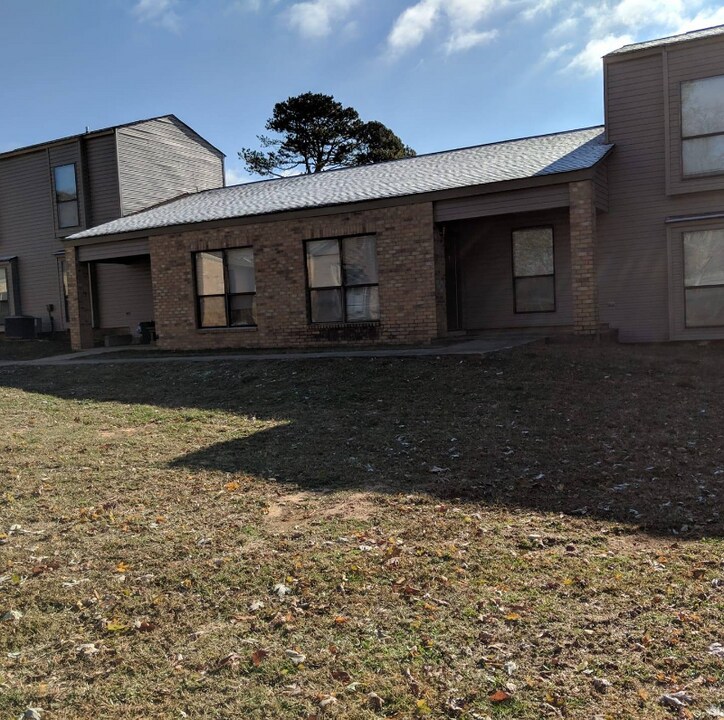 195 Moser St in Melbourne, AR - Building Photo