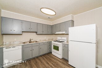 77 Oakwood St in Woodstock, AL - Foto de edificio - Building Photo