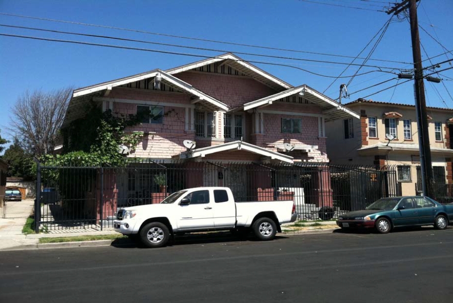 MLK Apartments in Los Angeles, CA - Building Photo