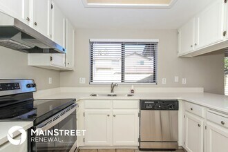 6520 W Paradise Ln in Glendale, AZ - Foto de edificio - Building Photo