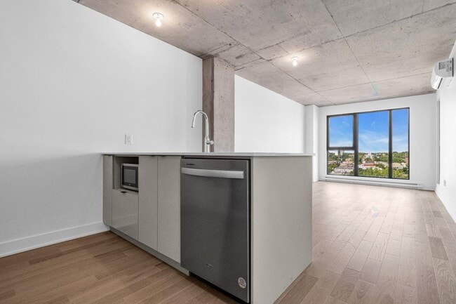 1220 Bd René-Lévesque E in Montréal, QC - Building Photo - Building Photo