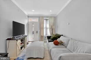 2216 Almond St in Philadelphia, PA - Building Photo