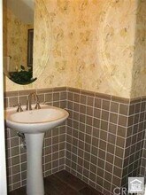180 Guinevere in Irvine, CA - Building Photo - Building Photo