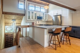 410 White Bark in Mammoth Lakes, CA - Building Photo - Building Photo