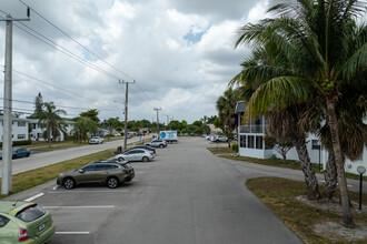 Royal Park Garden in Margate, FL - Building Photo - Building Photo