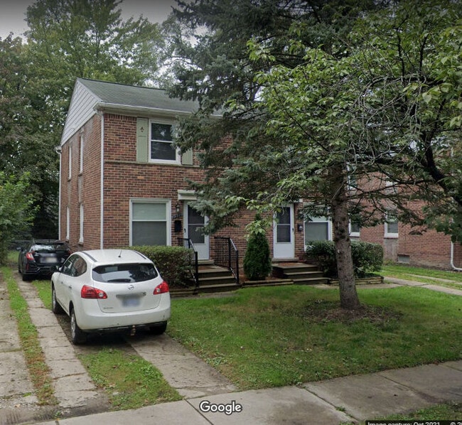 property at 1511 W Farnum Ave
