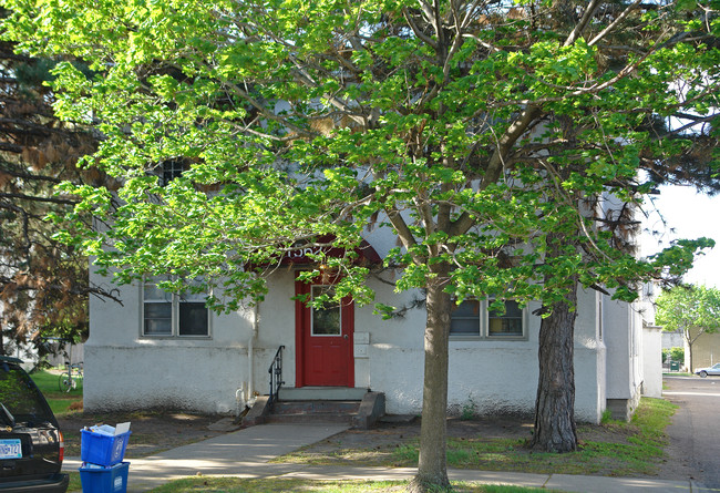 1562 Edmund Ave in St. Paul, MN - Building Photo - Building Photo