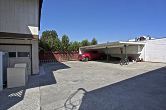 48 A-D Ellsworth Ave in San Mateo, CA - Foto de edificio - Building Photo