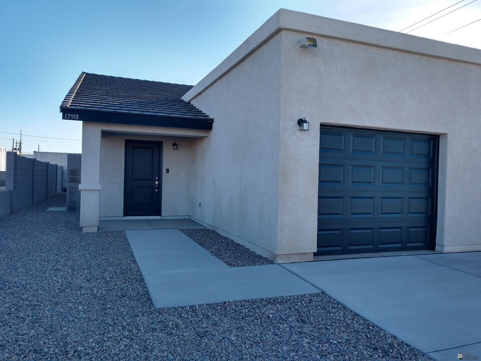 179 E 12th St in Yuma, AZ - Building Photo