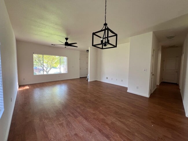1519 Avenue E in Kingsburg, CA - Building Photo - Building Photo