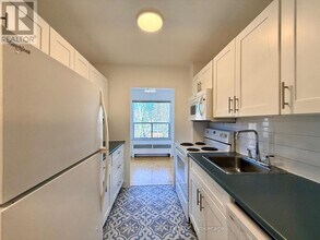 30 Upper Canada Dr in Toronto, ON - Building Photo - Building Photo