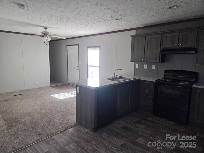 213 Kimberly Cir in Dallas, NC - Building Photo - Building Photo