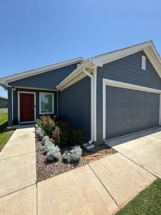 6533 Middlebury Dr in Princeton, TX - Building Photo