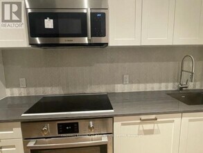 293 The Kingsway in Toronto, ON - Building Photo - Building Photo