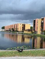 4803 NW 7th St in Miami, FL - Building Photo