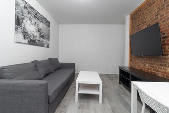 315 E 95th St in New York, NY - Building Photo - Building Photo
