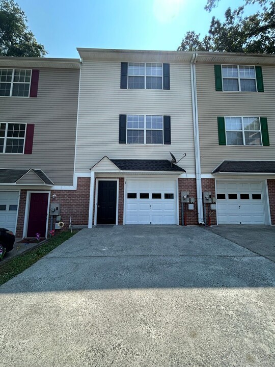 33 Corinth Rd in Cartersville, GA - Building Photo