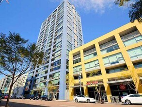 321 10th Ave, Unit 1708 in San Diego, CA - Building Photo - Building Photo