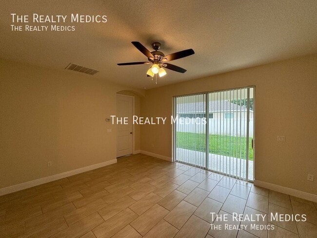 405 Last Tree Dr in DeLand, FL - Building Photo - Building Photo