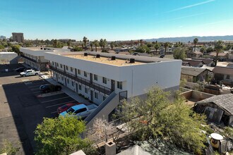 Adams Place in Phoenix, AZ - Building Photo - Building Photo