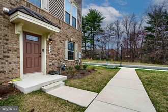 9553 Tall Oaks Rd in Montgomery Village, MD - Building Photo - Building Photo