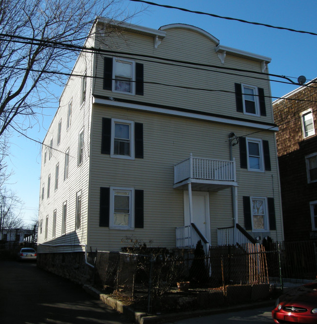 44 Taff Ave in Stamford, CT - Foto de edificio - Building Photo