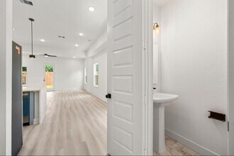 4937 Southwind St in Houston, TX - Building Photo - Building Photo