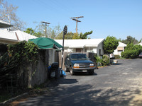 3815 Orangedale Ave in Montrose, CA - Foto de edificio - Building Photo