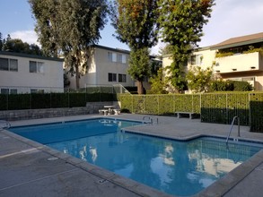 10636 Woodley Ave in Granada Hills, CA - Building Photo - Building Photo